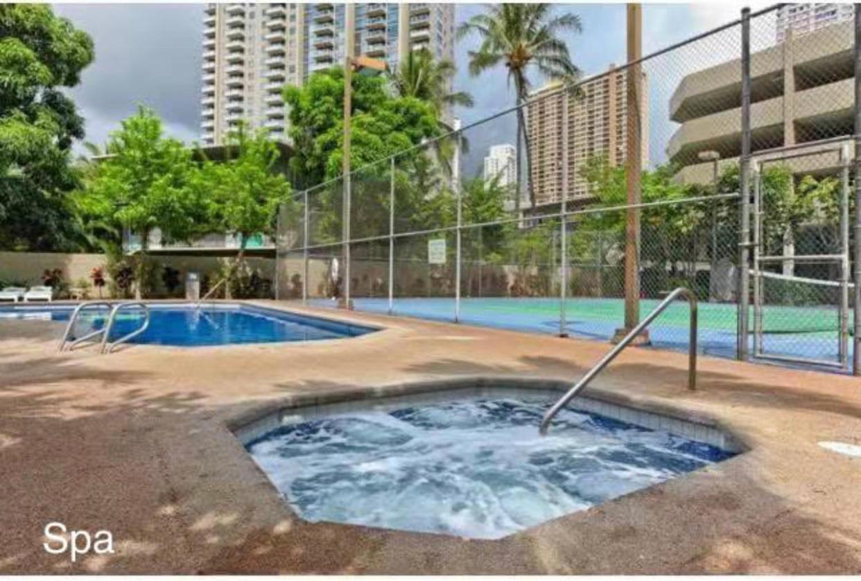 Апарт отель Waikiki High-Rise Sea View Free Parking Гонолулу Экстерьер фото